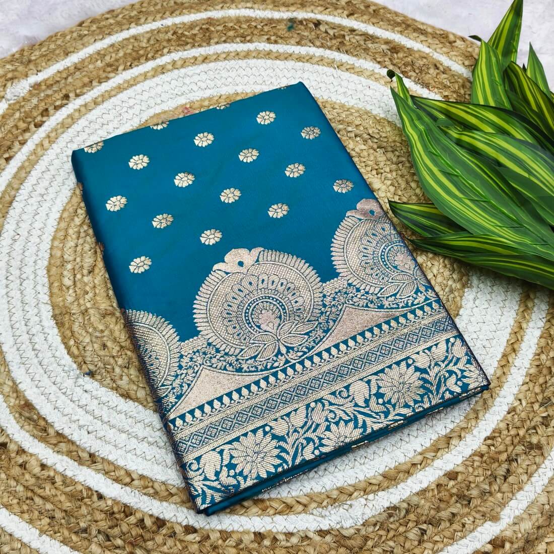 Elision Rama Pure Zari Weaving Banarasi Silk Saree With Glorious Blouse Piece - Image 2