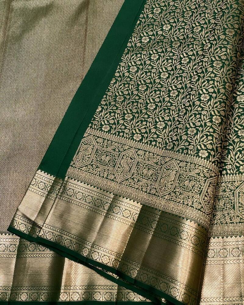 Eloquence Dark Green Soft Banarasi Silk Saree With Engrossing Blouse Piece - Image 3