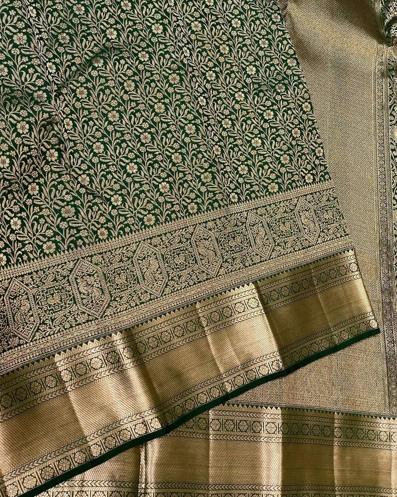 Eloquence Dark Green Soft Banarasi Silk Saree With Engrossing Blouse Piece - Image 4