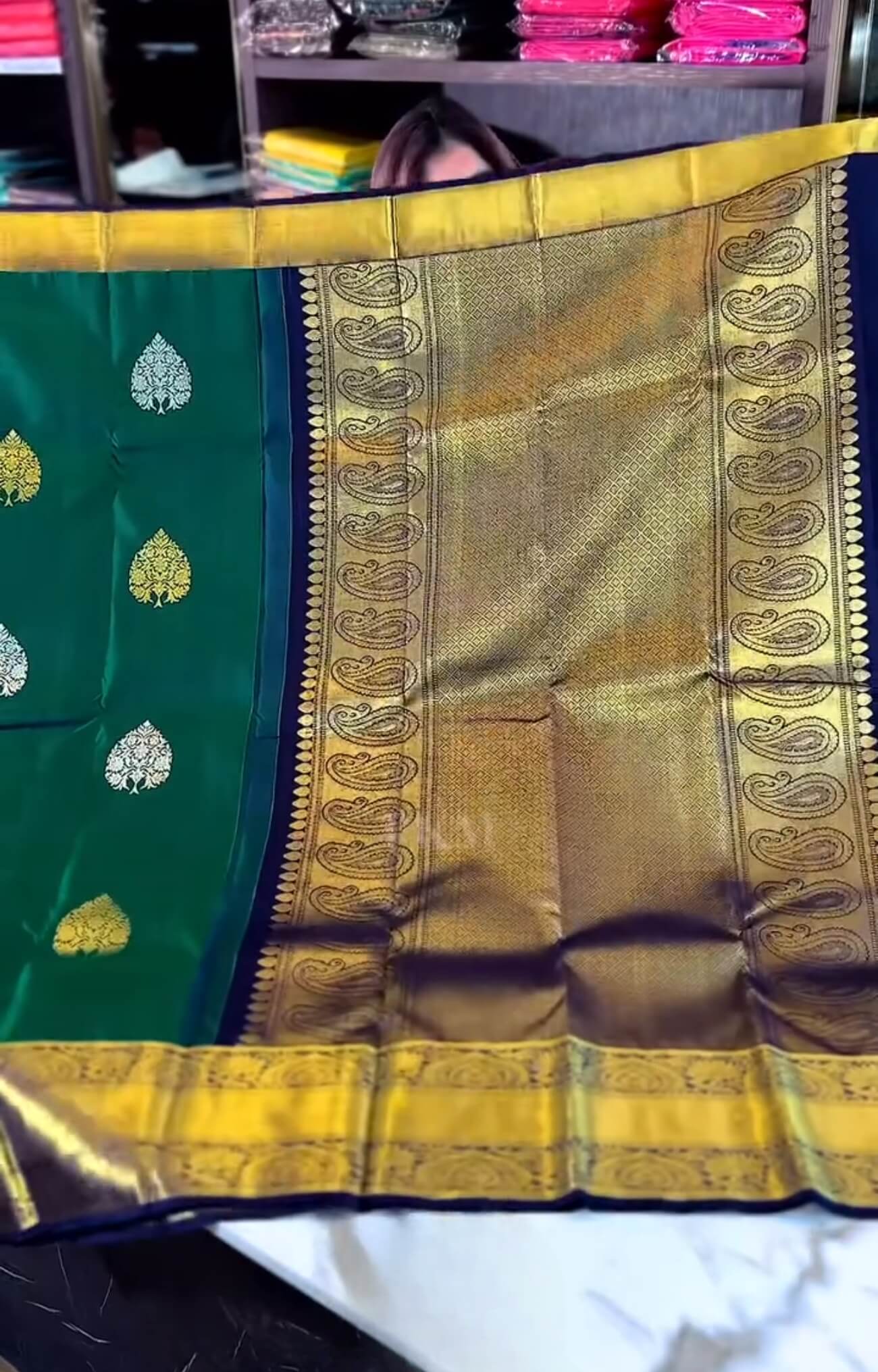 Eloquence Dark Green Soft Banarasi Silk Saree With Ineffable Blouse Piece - Image 4