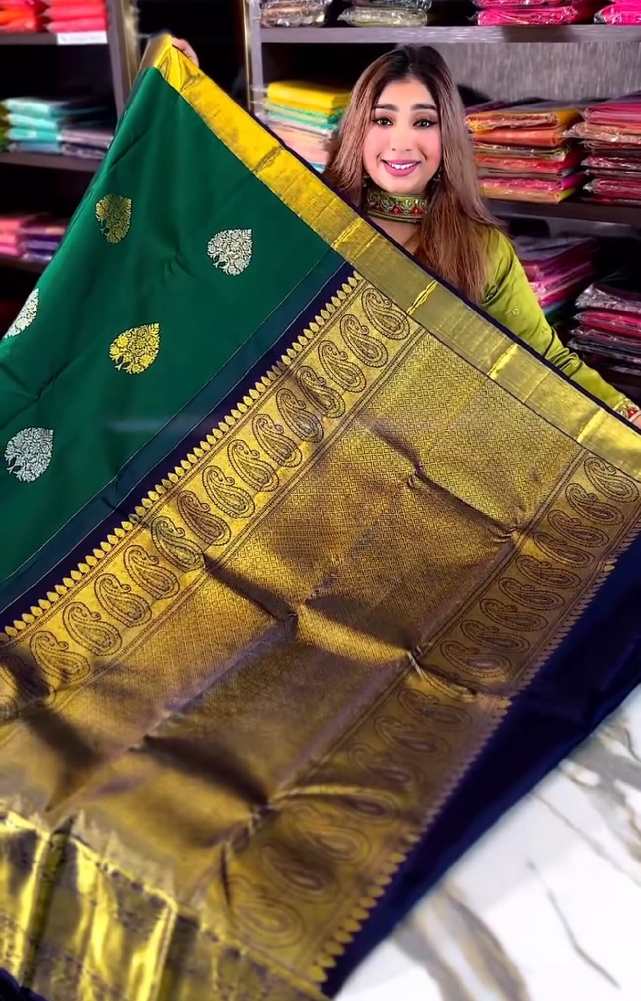 Eloquence Dark Green Soft Banarasi Silk Saree With Ineffable Blouse Piece - Image 5