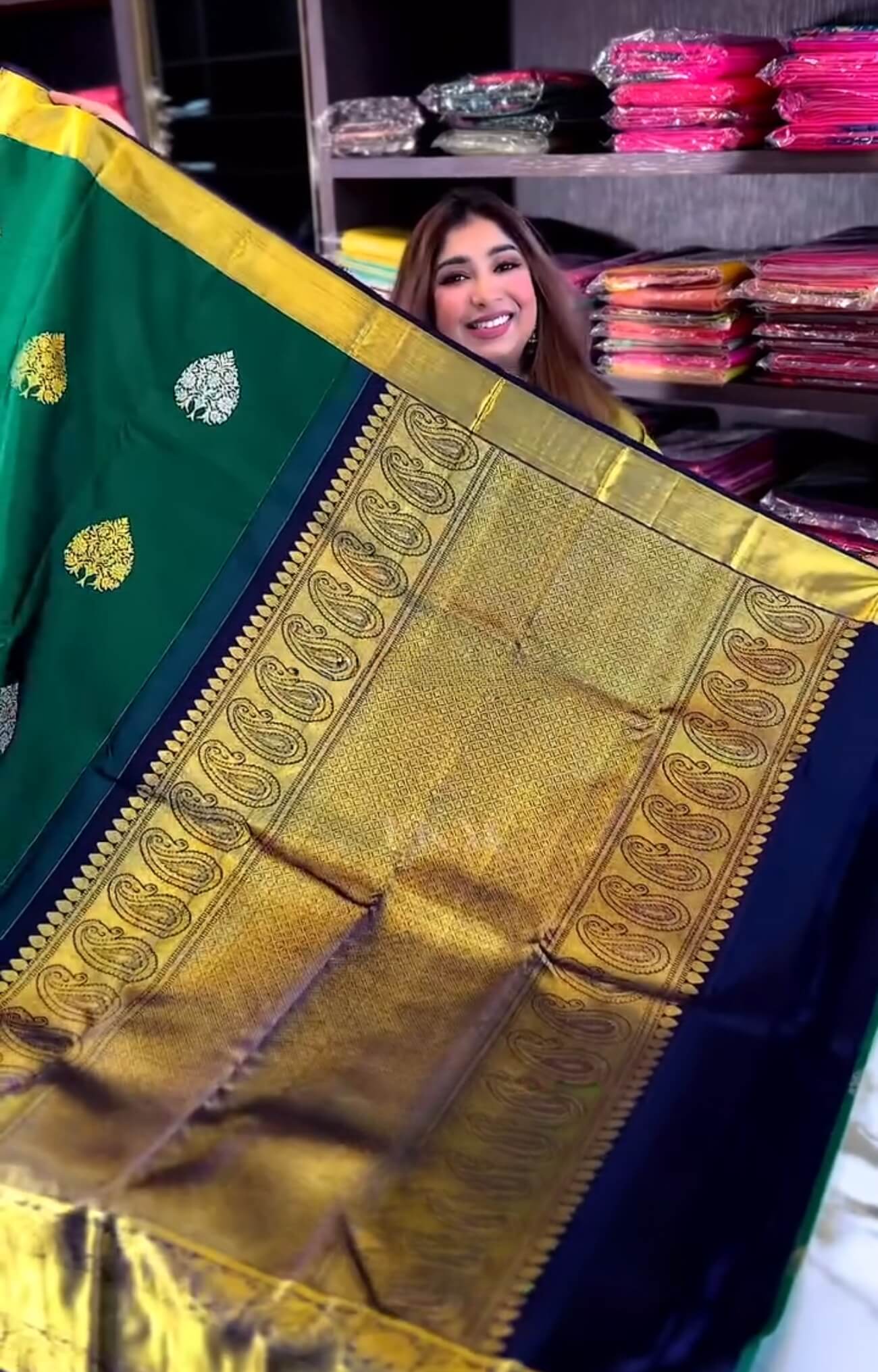 Eloquence Dark Green Soft Banarasi Silk Saree With Ineffable Blouse Piece - Image 7