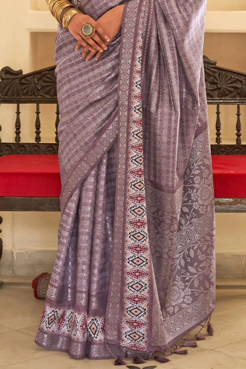 Eloquence Lavender Digital Printed Soft Silk Saree With Smashing Blouse Piece - Image 3
