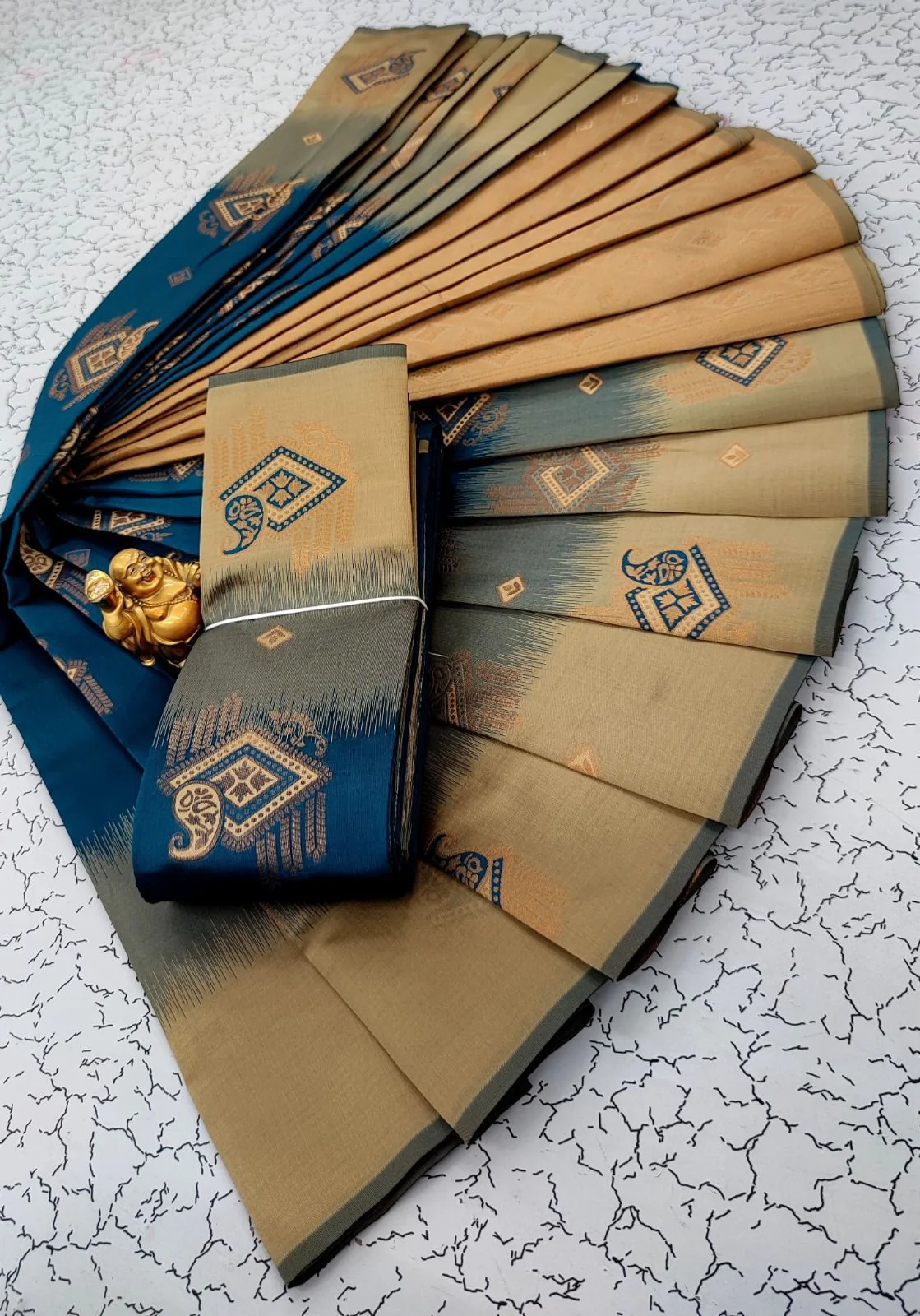Eloquence Navy Blue Soft Banarasi Silk Saree With Lagniappe Blouse Piece