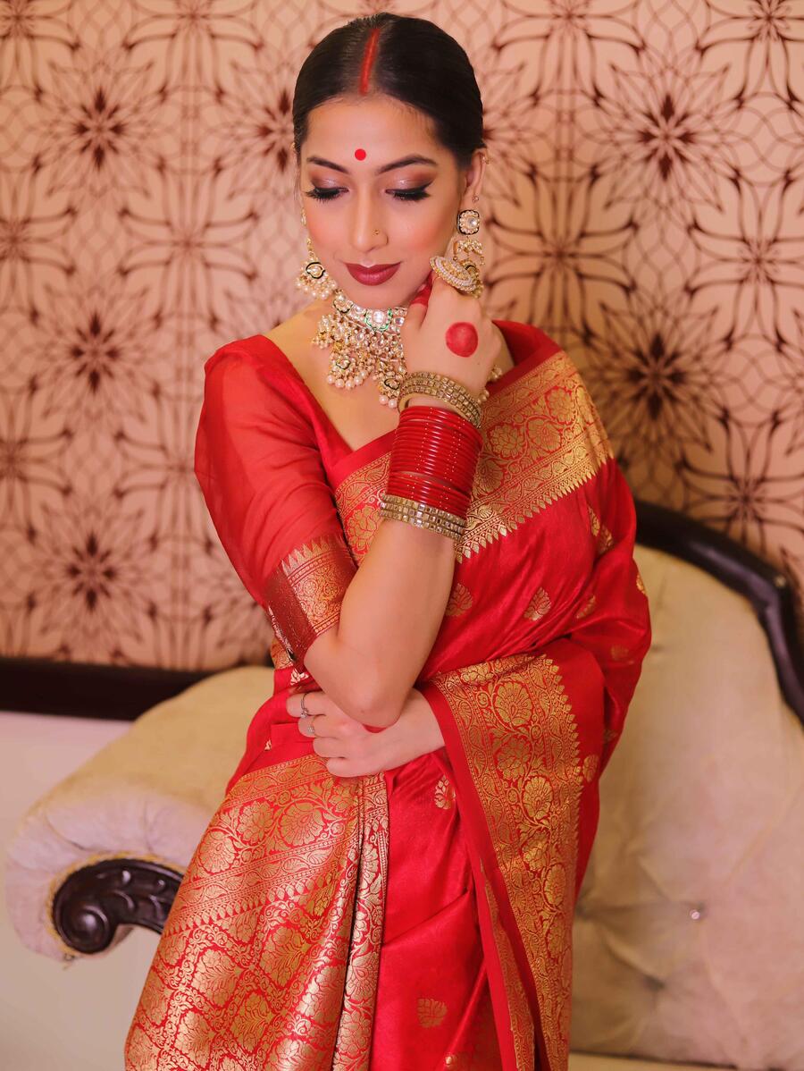 Eloquence Red Soft Silk Saree With Marvellous Blouse Piece - Image 6