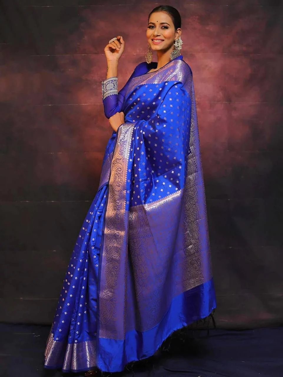 Eloquence Royal Blue Soft Silk Saree With Seraglio Blouse Piece - Image 4
