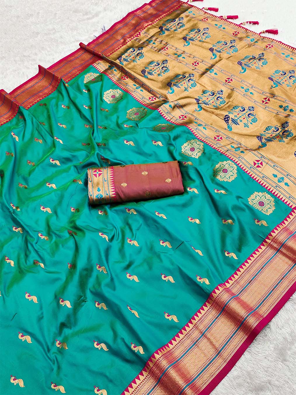 Eloquence Sea Green Paithani Silk Saree With Fugacious Blouse Piece - Image 8
