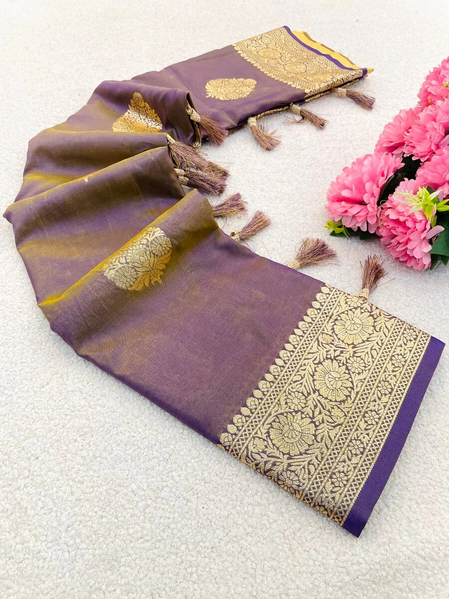 Embellished Lavender Pure Zari Weaving Banarasi Silk Saree With Adorable Blouse Piece - Image 2