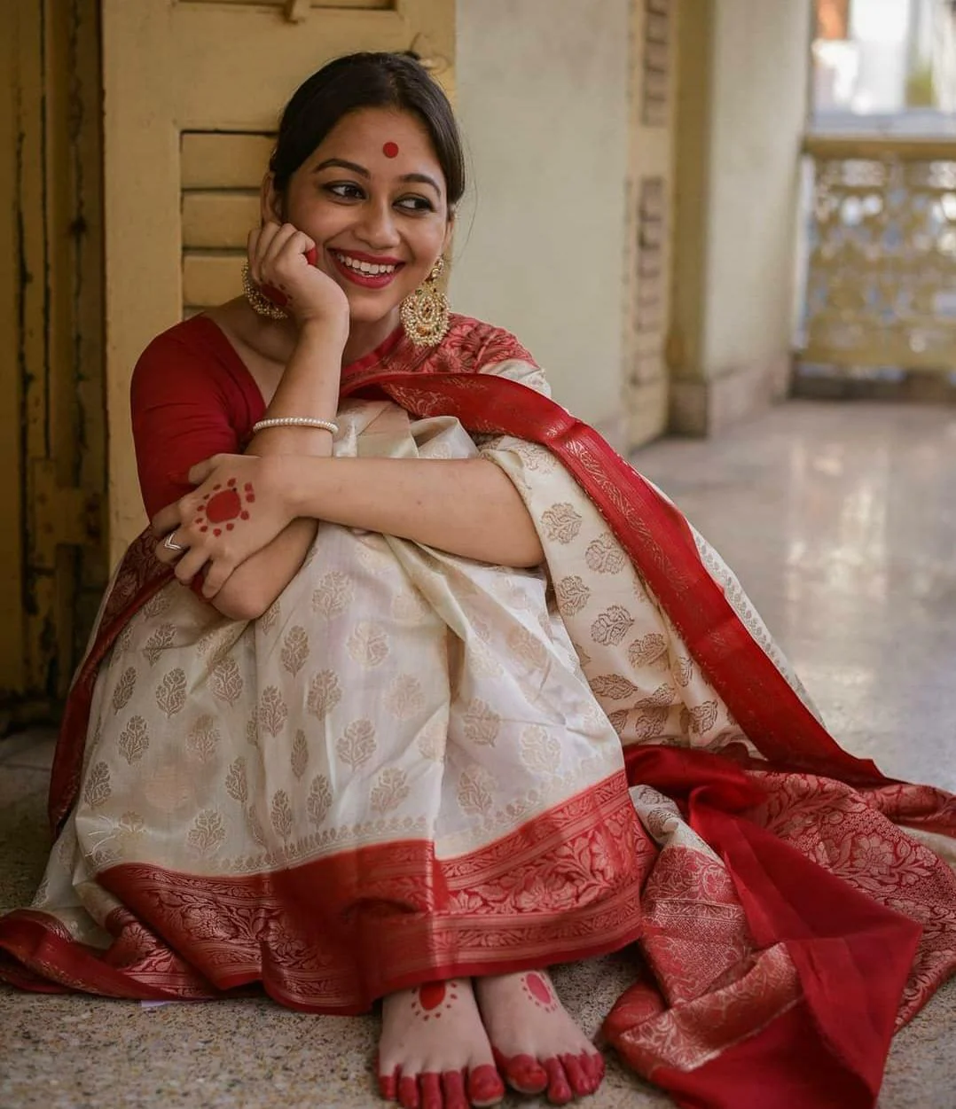 Embrocation Beige Soft Banarasi Silk Saree With Bucolic Blouse Piece - Image 3