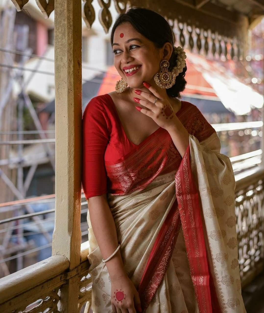 Embrocation Beige Soft Banarasi Silk Saree With Bucolic Blouse Piece - Image 5