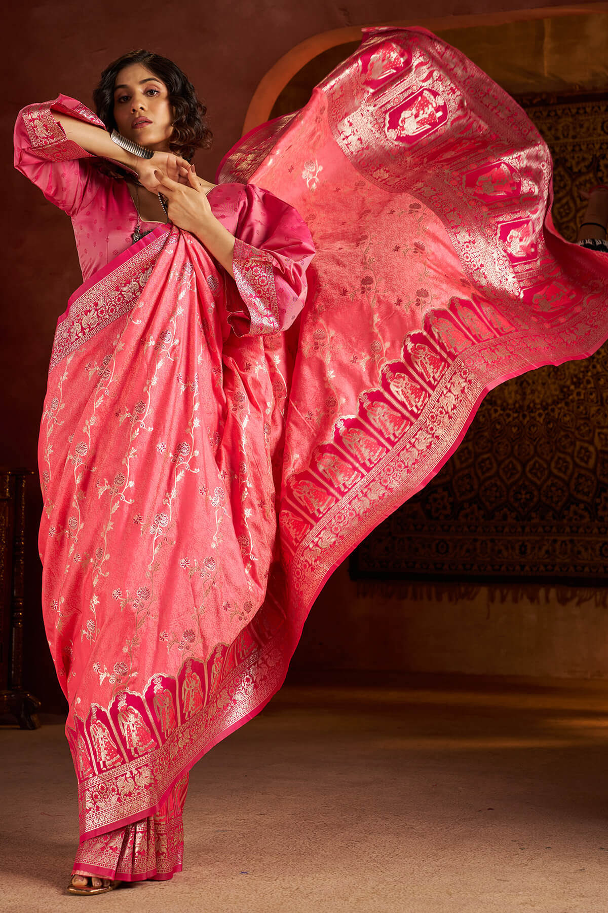 Embrocation Pink Pure Zari Weaving Banarasi Silk Saree With Moiety Blouse Piece - Image 5
