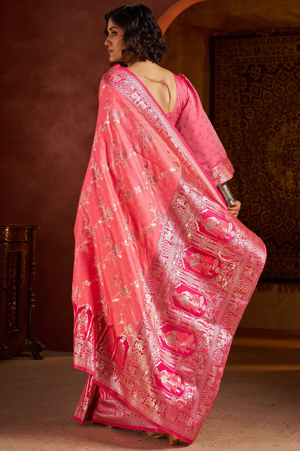Embrocation Pink Pure Zari Weaving Banarasi Silk Saree With Moiety Blouse Piece - Image 6