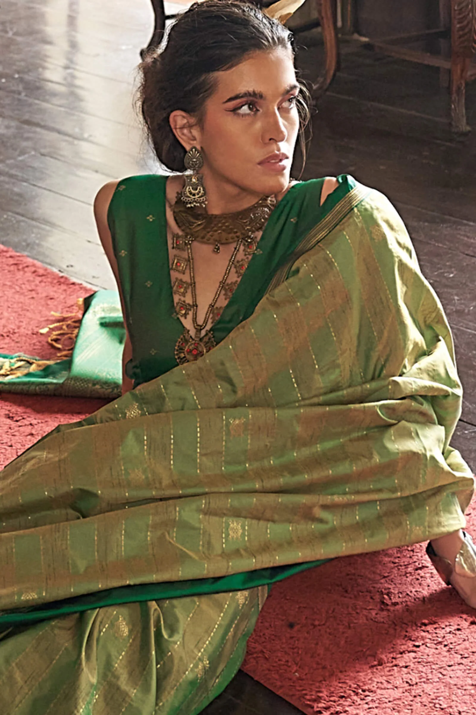 Enamoring Green Banarasi Tussar Silk Saree With Winsome Blouse Piece - Image 2