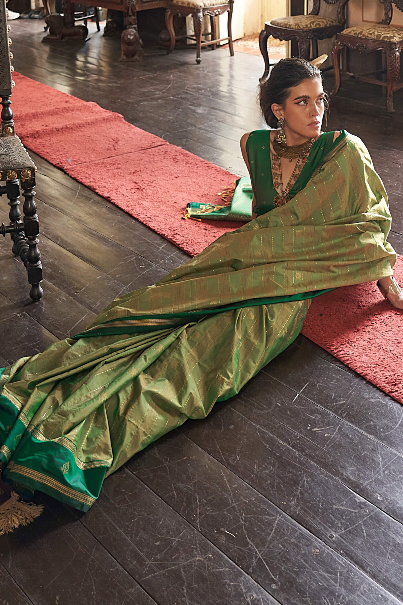 Enamoring Green Banarasi Tussar Silk Saree With Winsome Blouse Piece - Image 3