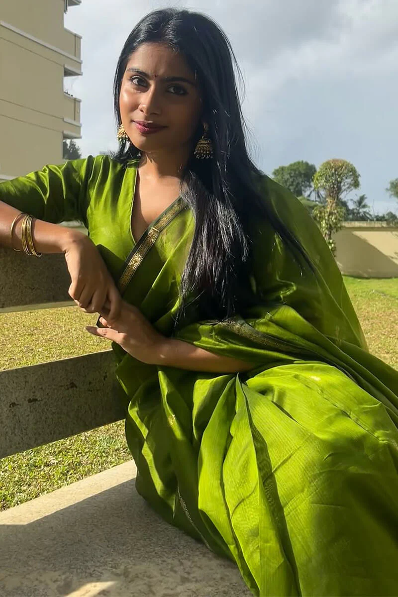 Enamoring Green Cotton Silk Saree With Snappy Blouse Piece - Image 3