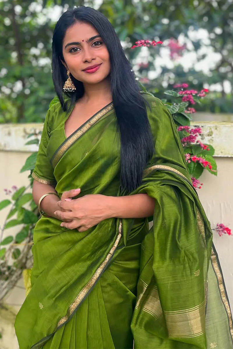 Enamoring Green Cotton Silk Saree With Snappy Blouse Piece - Image 5