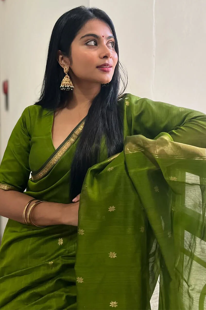 Enamoring Green Cotton Silk Saree With Snappy Blouse Piece - Image 6