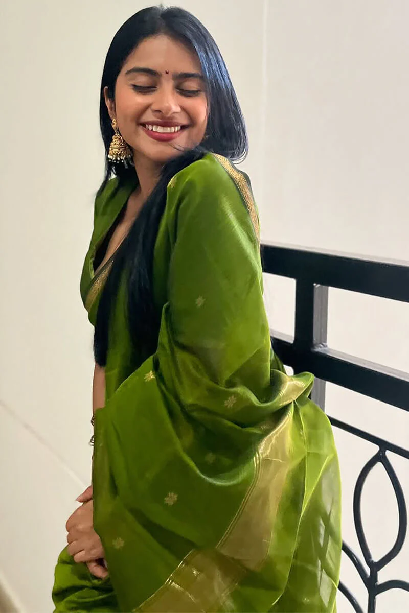 Enamoring Green Cotton Silk Saree With Snappy Blouse Piece - Image 7