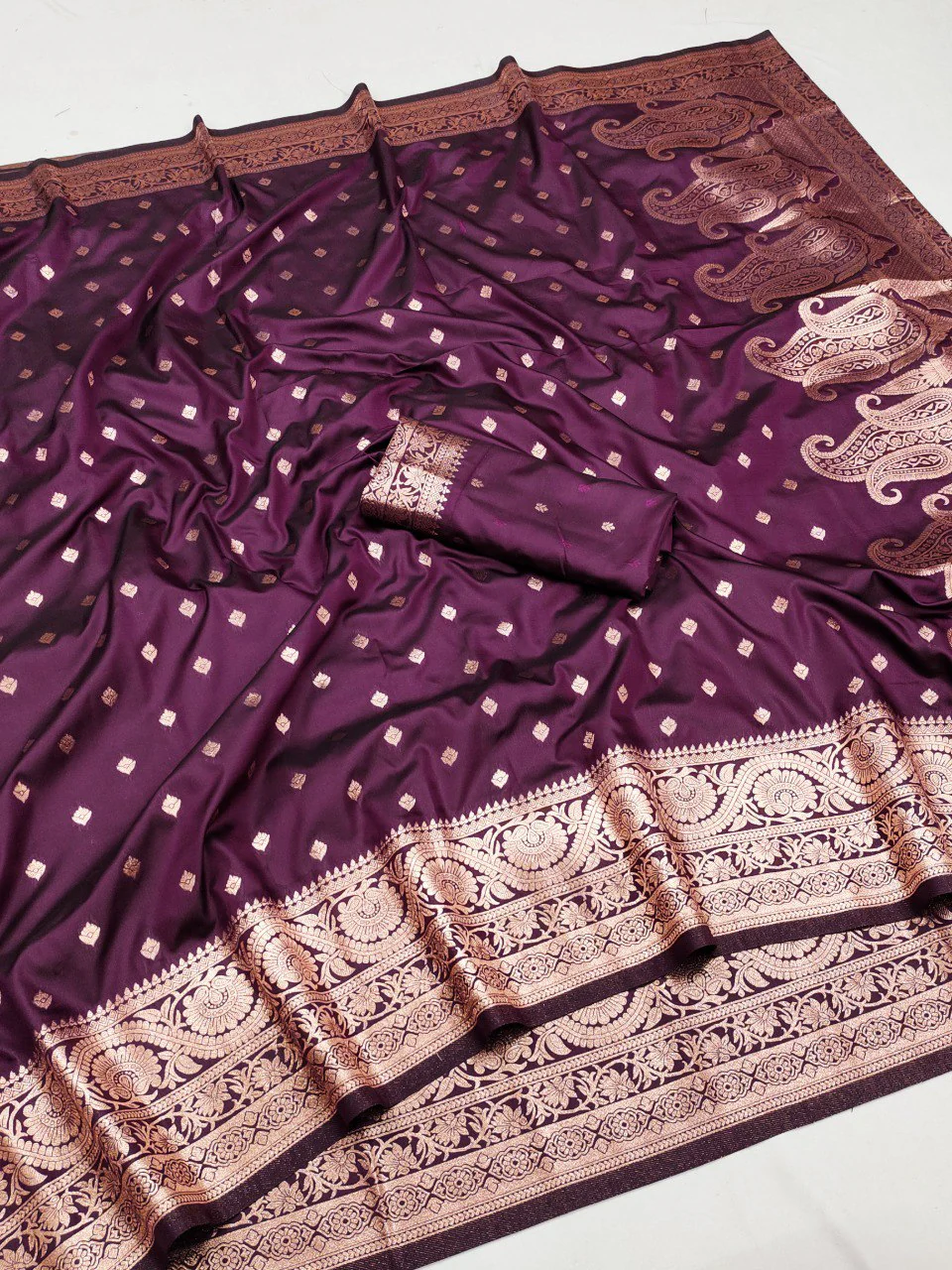Enamoring Wine Soft Banarasi Silk Saree With Tantalizing Blouse Piece