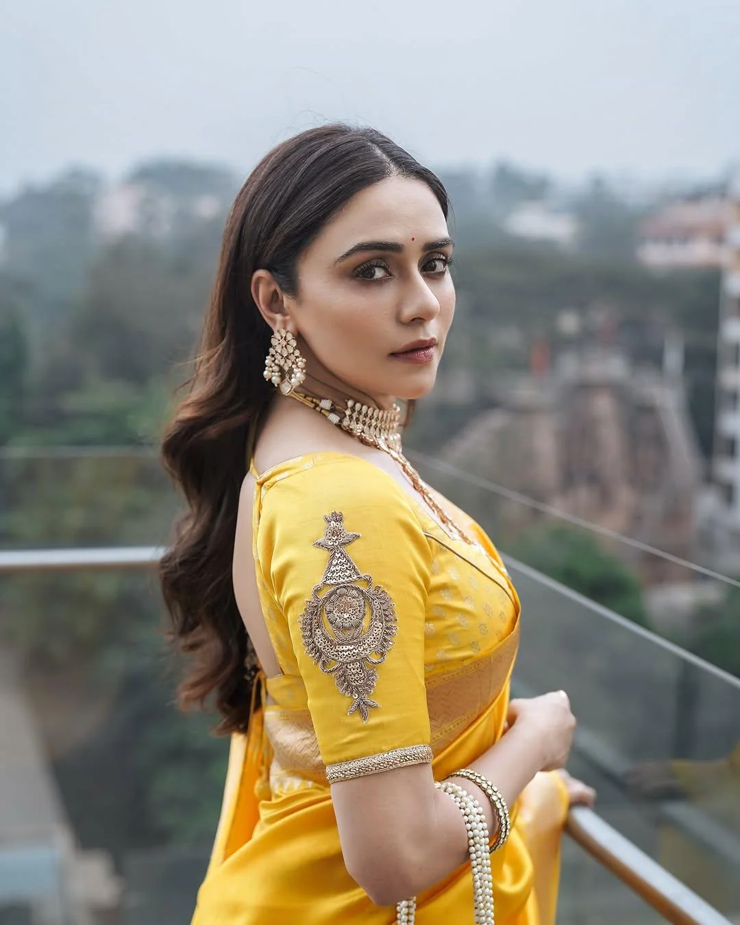 Enchanting Yellow Soft Silk Saree With Flamboyant Blouse Piece - Image 6