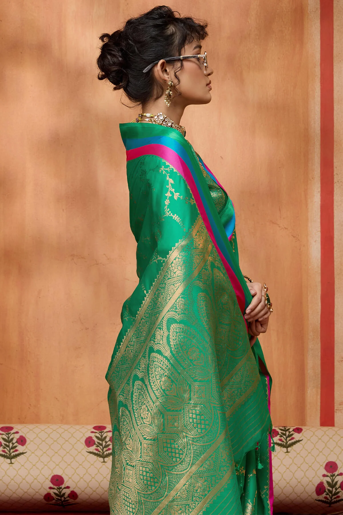 Energetic Green Pure Zari Weaving Banarasi Silk Saree With Rhapsody Blouse Piece - Image 6