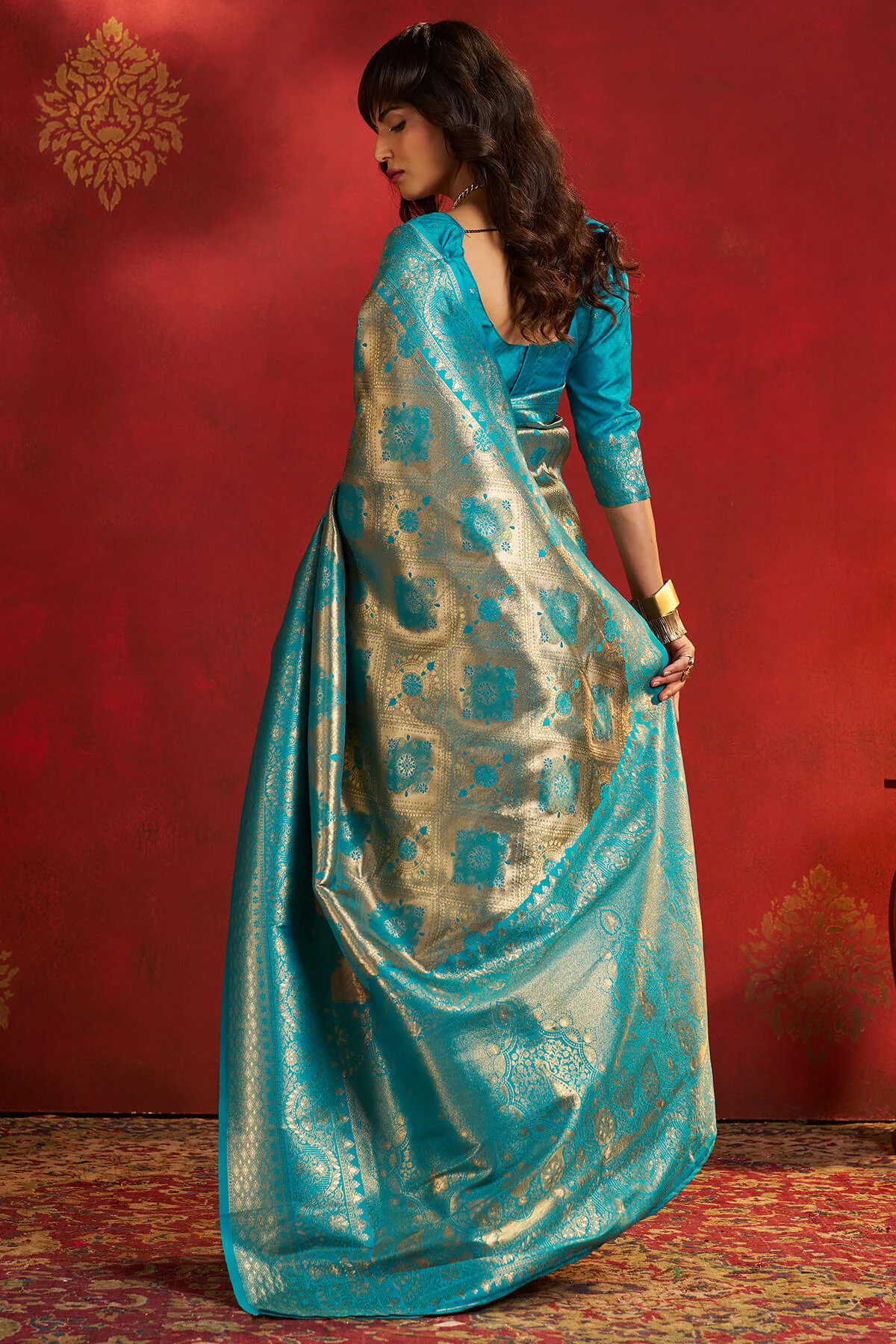 Engaging Firozi Kanjivaram Silk Saree With Felicitous Blouse Piece - Image 5