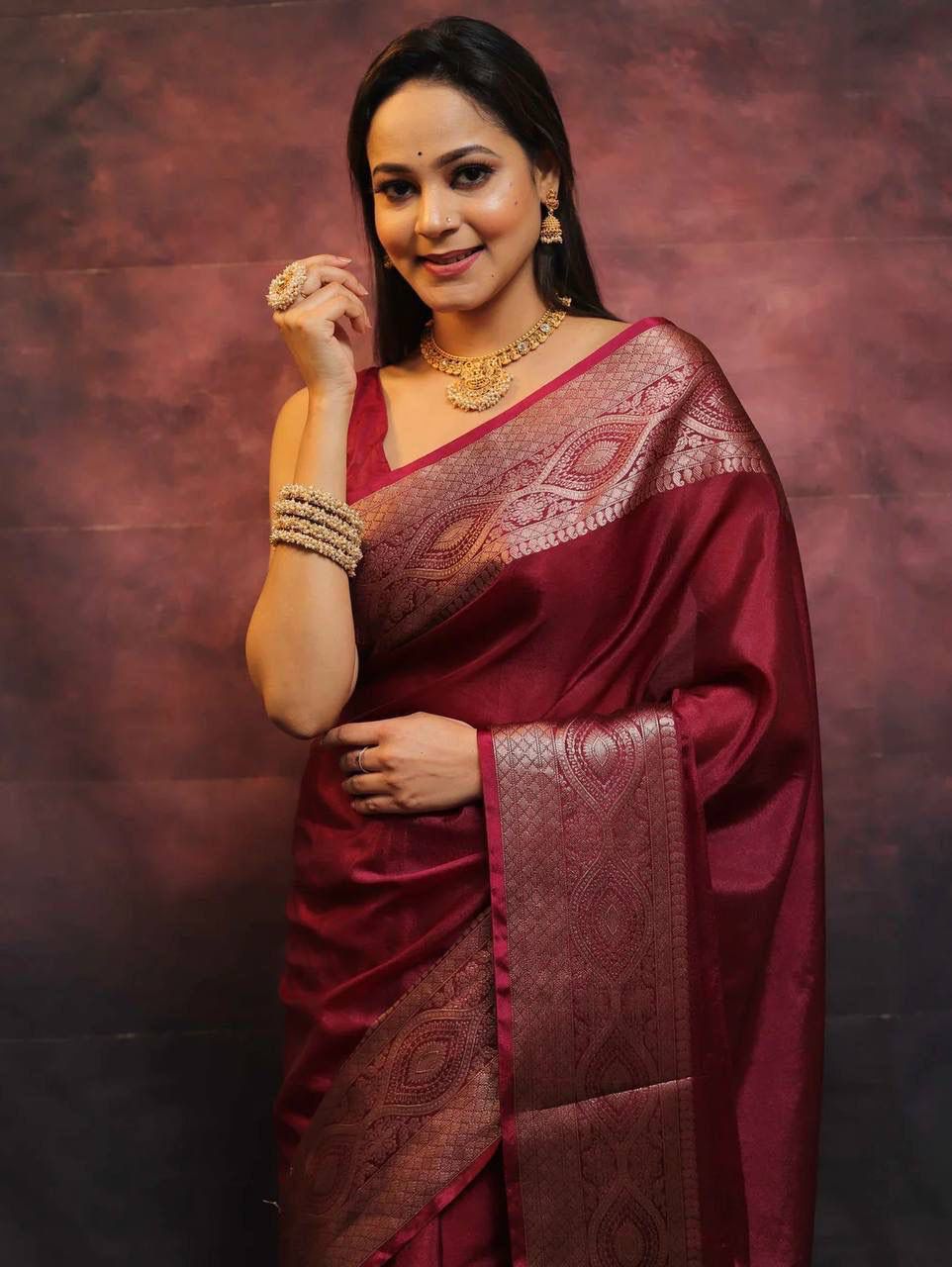 Engrossing Maroon Soft Silk Saree With Inspiring Blouse Piece - Image 2