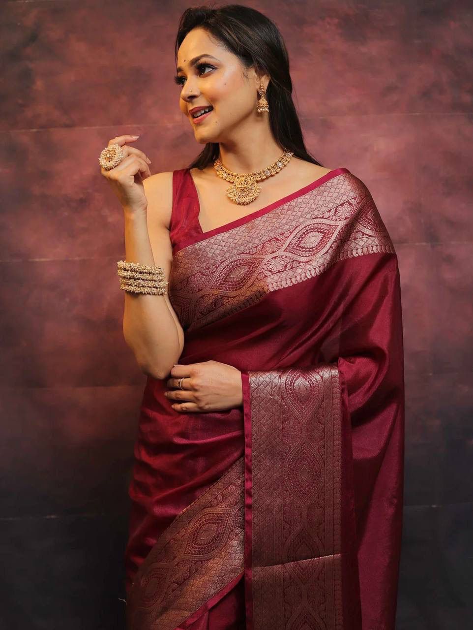 Engrossing Maroon Soft Silk Saree With Inspiring Blouse Piece - Image 5
