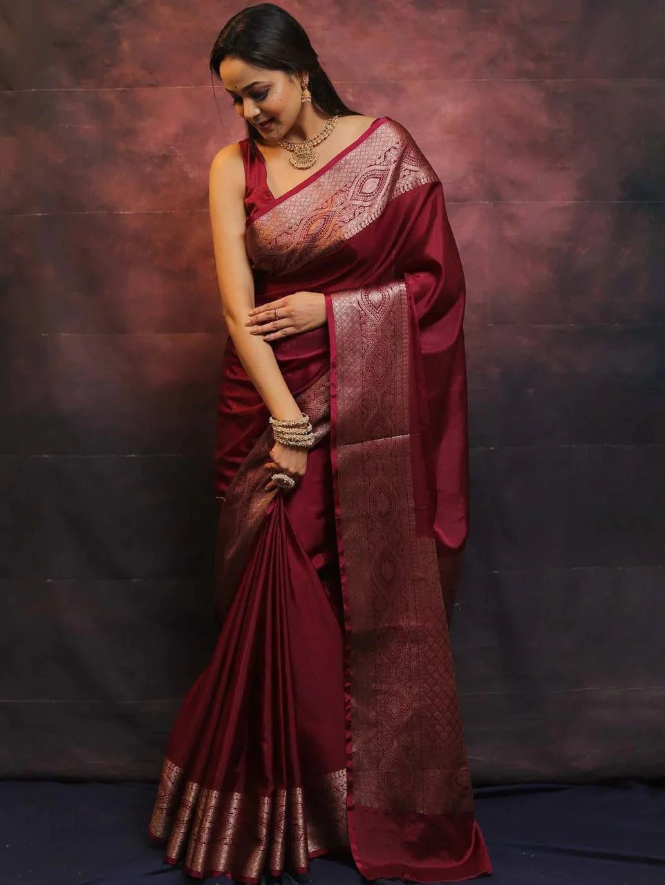 Engrossing Maroon Soft Silk Saree With Inspiring Blouse Piece - Image 7