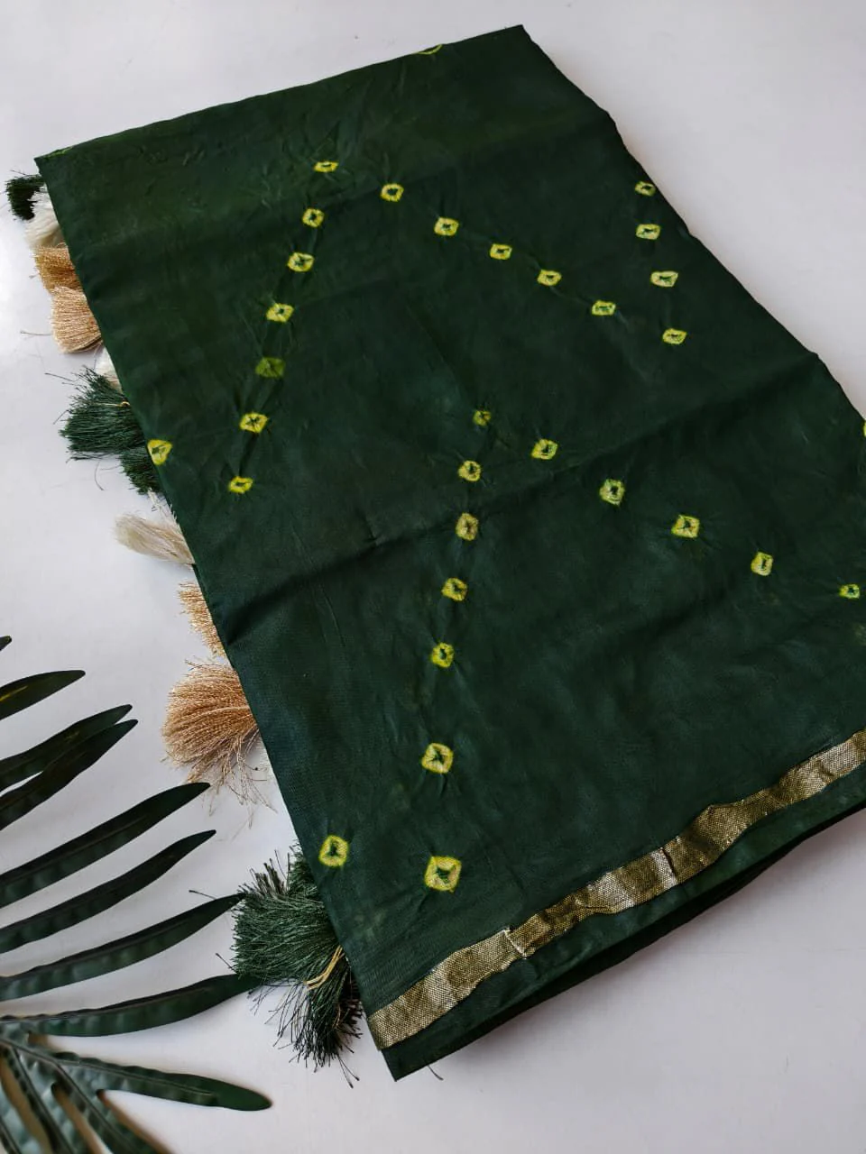 Enigmatic Dark Green Cotton Silk Bandhani Printed Saree With Jazzy Blouse Piece - Image 2