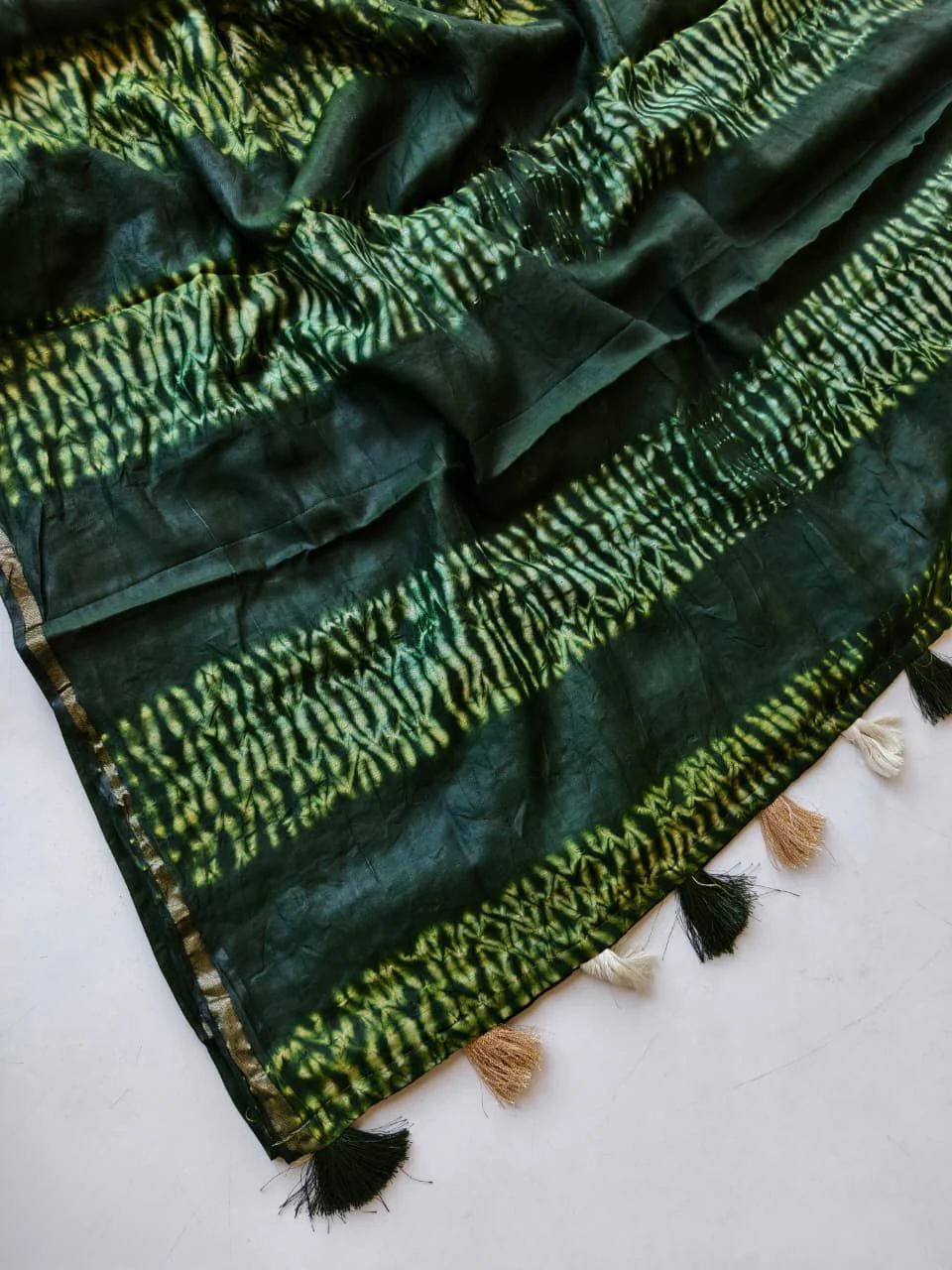 Enigmatic Dark Green Cotton Silk Bandhani Printed Saree With Jazzy Blouse Piece - Image 4