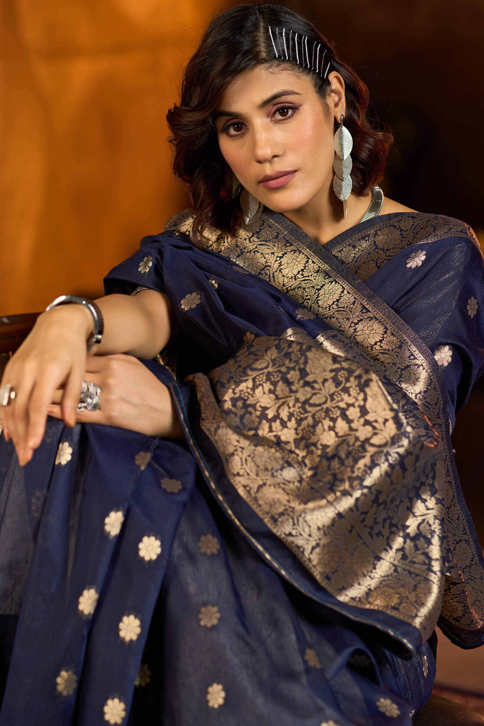 Enthralling Navy Blue Soft Banarasi Silk Saree With Ratatouille Blouse Piece - Image 2