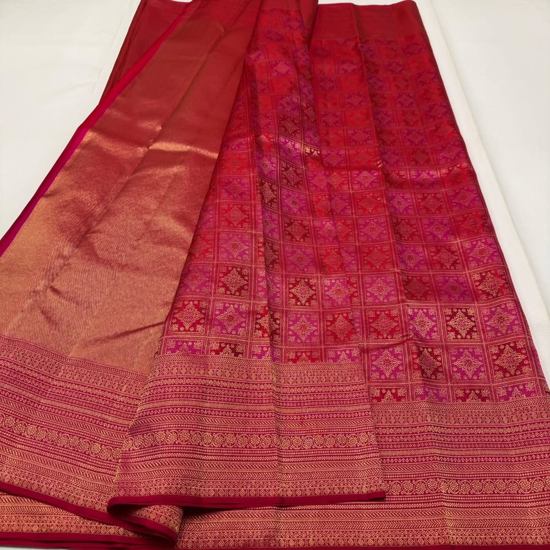 Enticing Dark Pink Soft Banarasi Silk Saree With Adorning Blouse Piece - Image 3