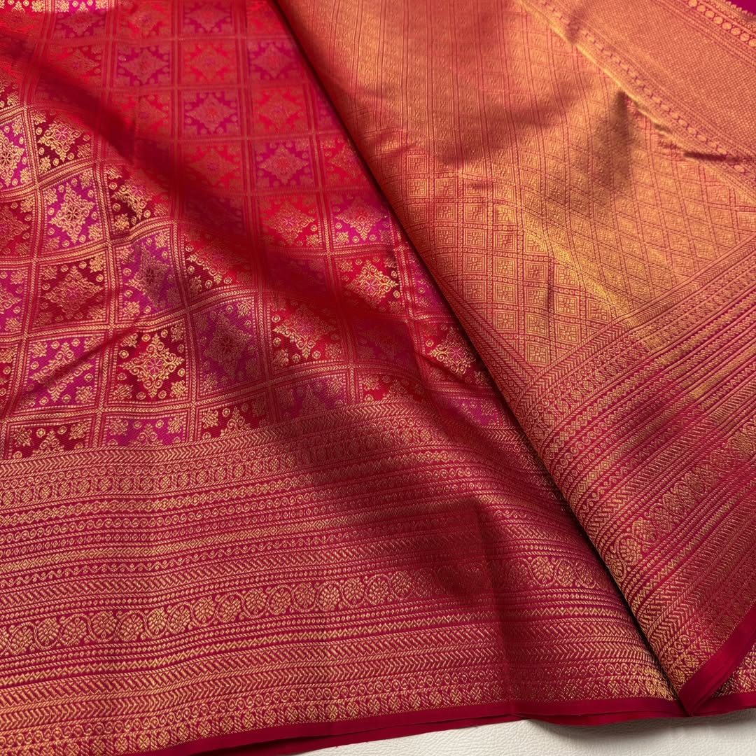 Enticing Dark Pink Soft Banarasi Silk Saree With Adorning Blouse Piece - Image 6