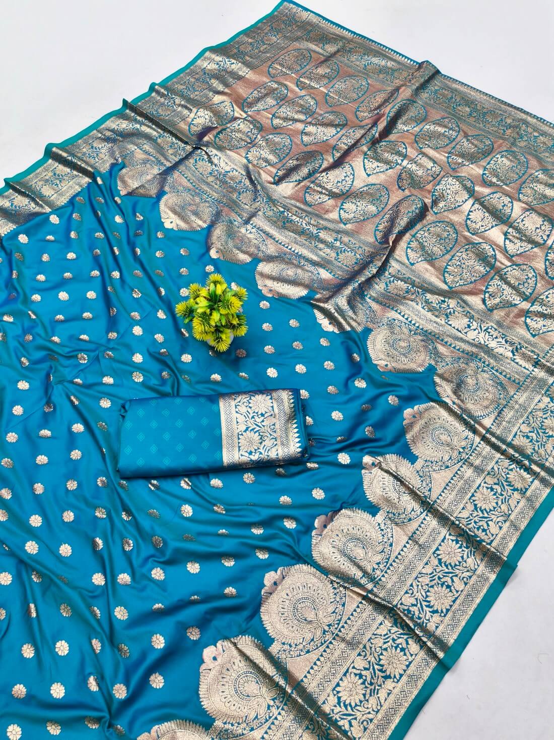 Enticing Firozi Pure Zari Weaving Banarasi Silk Saree With Dazzling Blouse Piece - Image 3