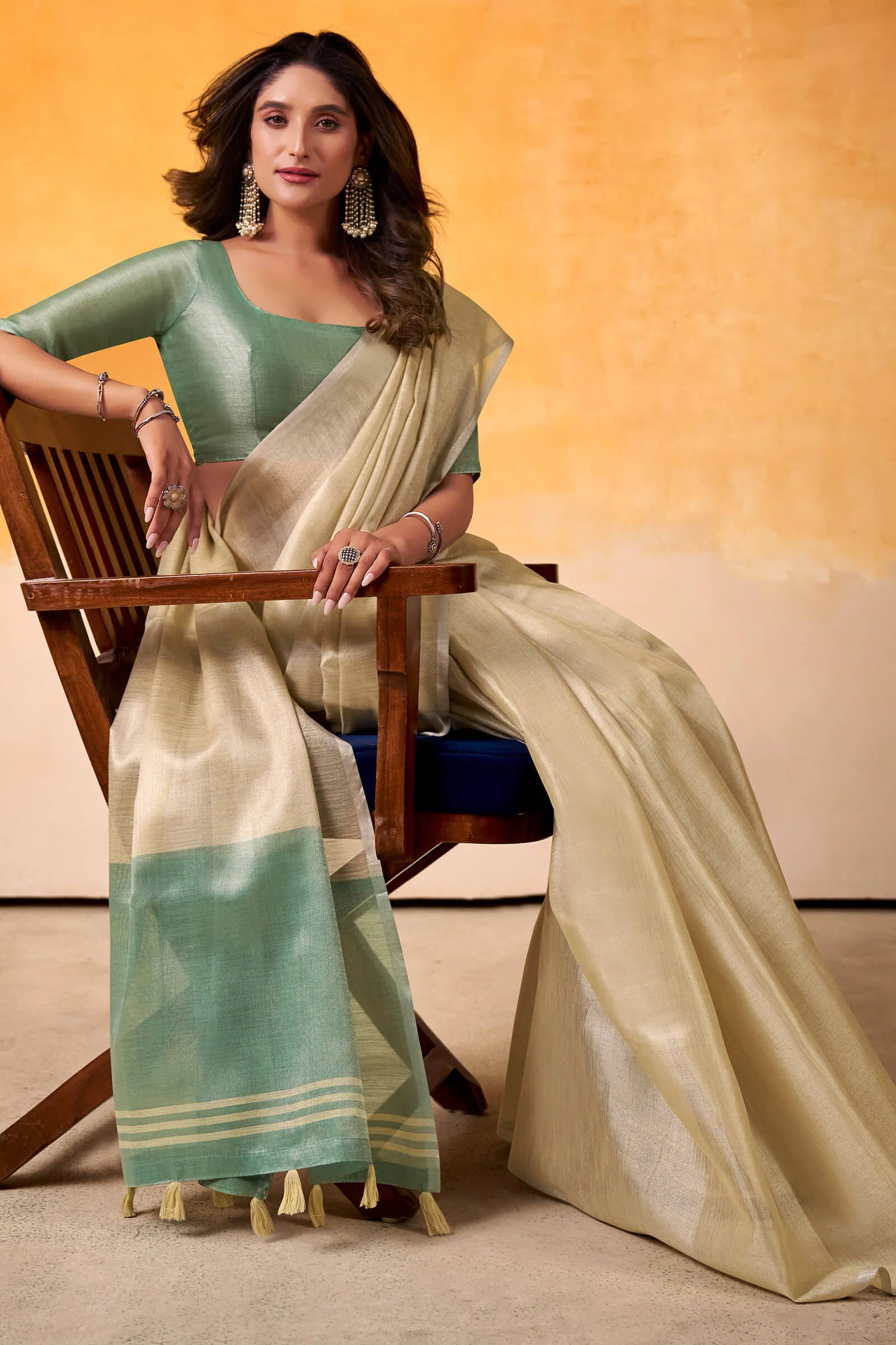 Entrancing Beige Soft Banarasi Tissue Silk Saree With Murmurous Blouse Piece - Image 3