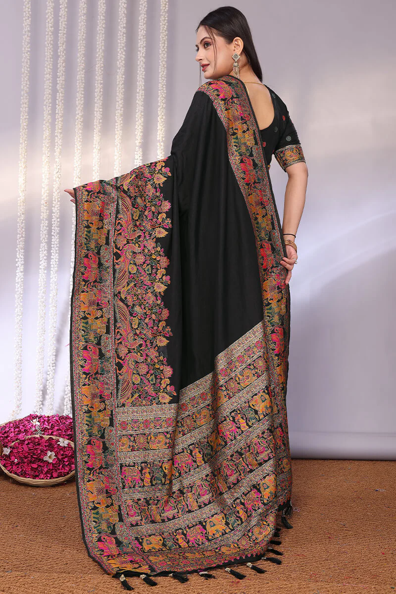 Entrancing Black Pashmina Saree With Winsome Blouse Piece - Image 4