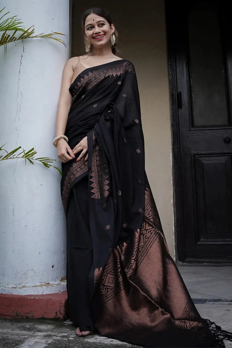 Entrancing Black Soft Silk Saree With Brood Blouse Piece - Image 5