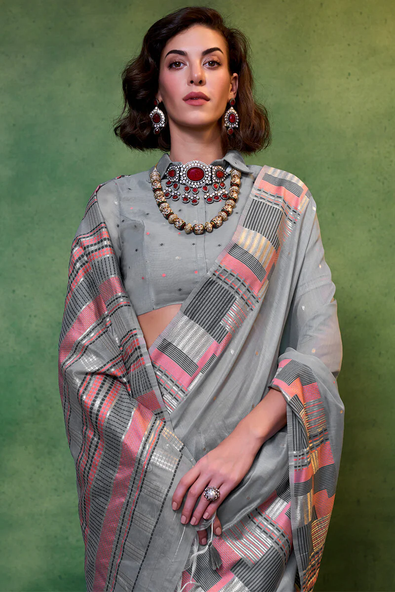 Entrancing Grey Cotton Silk Saree With Adoring Blouse Piece - Image 2