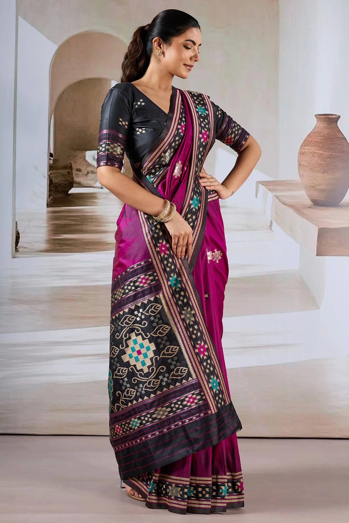 Entrancing Purple Patola Silk Saree with Dazzling Blouse Piece - Image 5