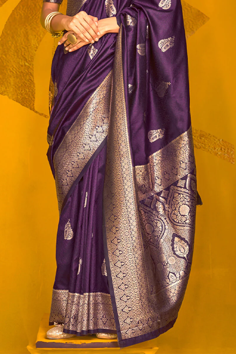 Entrancing Purple Soft Banarasi Silk Saree With Beauteous Blouse Piece - Image 3
