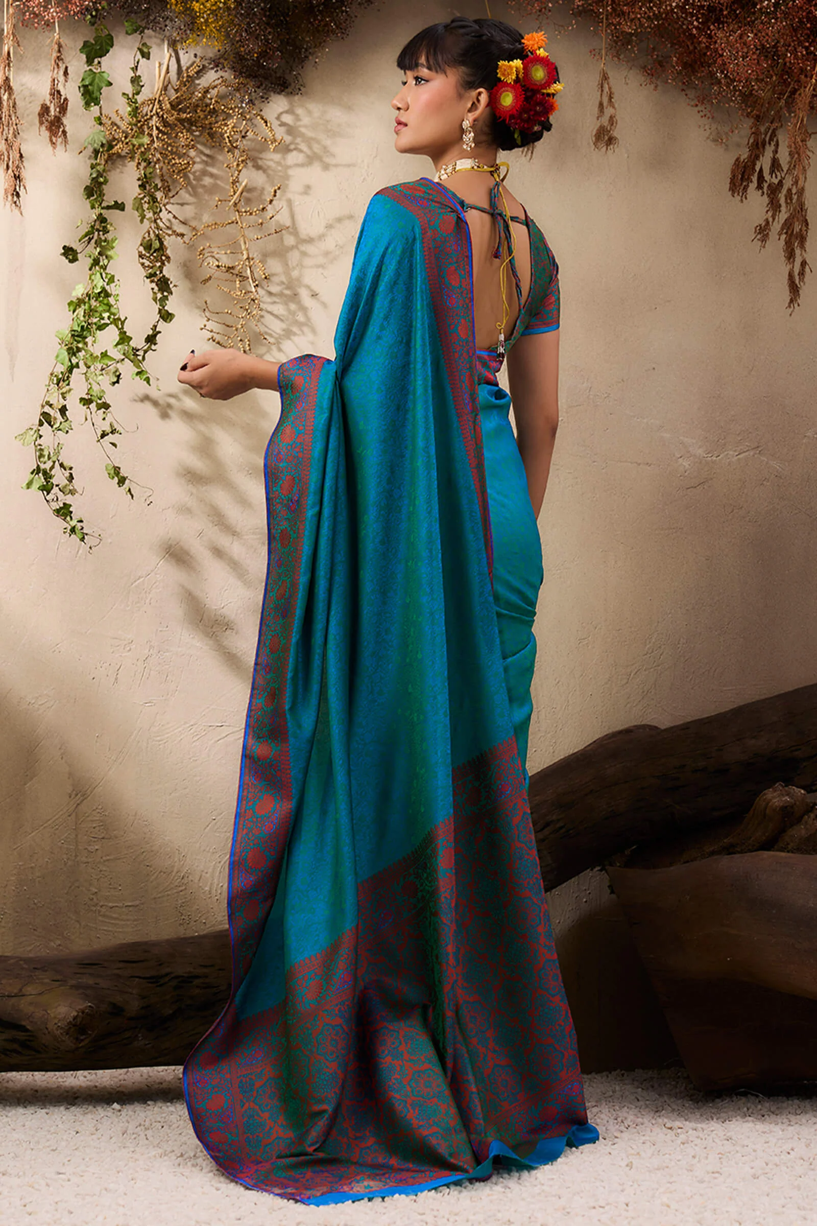 Ephemeral Rama Kanjivaram Silk Saree With Mellifluous Blouse Piece - Image 6