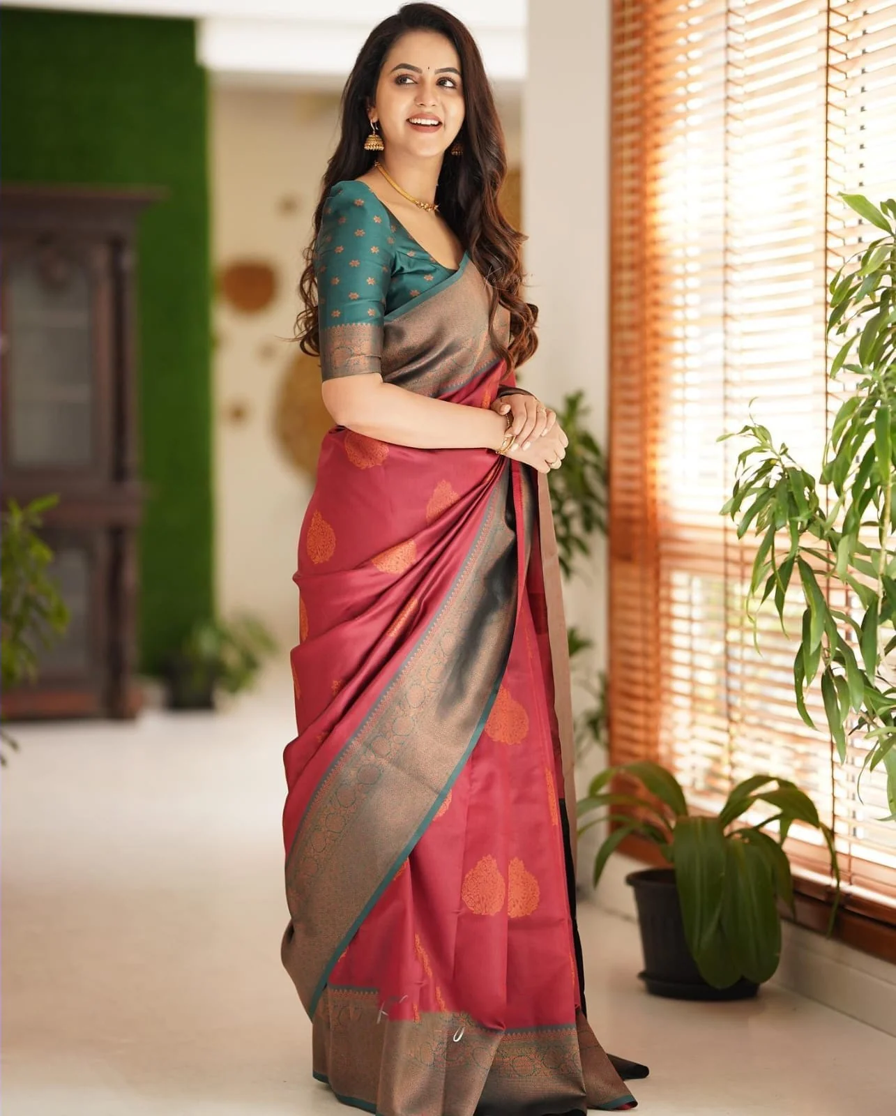 Epiphany Maroon Soft Silk Saree With Forbearance Blouse Piece - Image 6