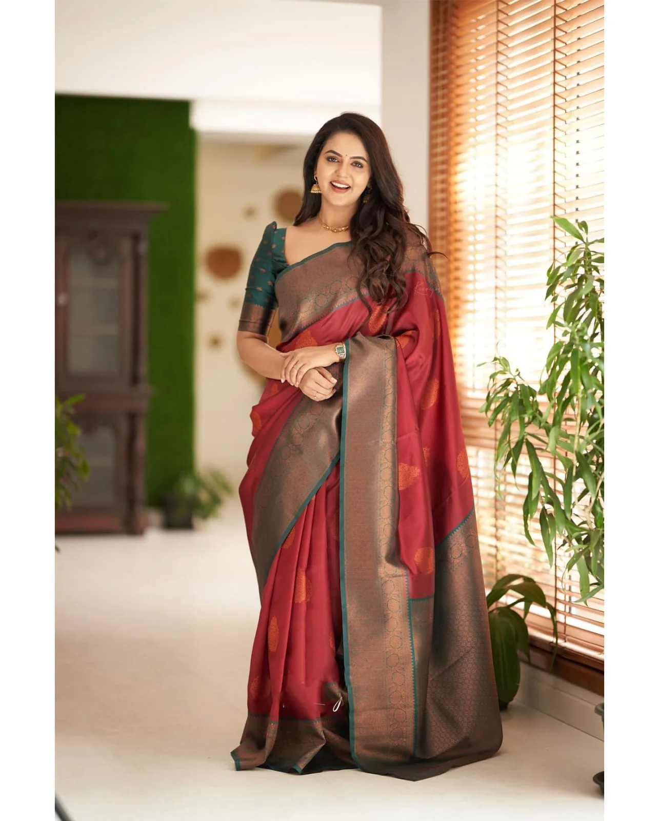 Epiphany Maroon Soft Silk Saree With Forbearance Blouse Piece - Image 7