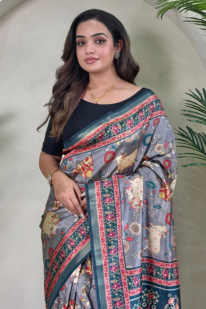 Evanescent Grey Kalamkari Printed Viscose Dola Silk Saree With Magnetic Blouse Piece - Image 2