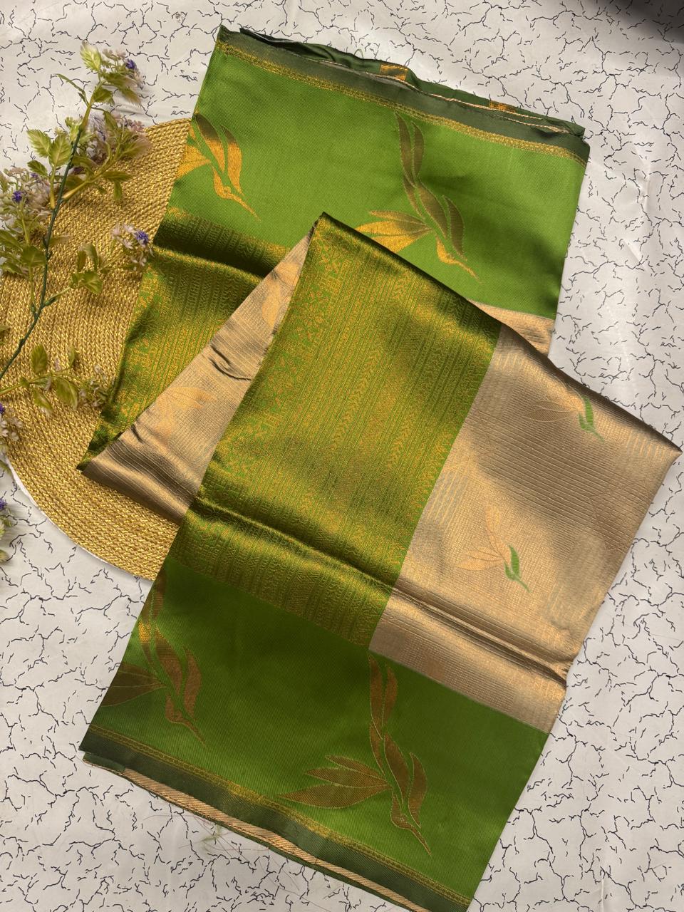 Evocative Beige Soft Banarasi Silk Saree With Stunner Blouse Piece - Image 3