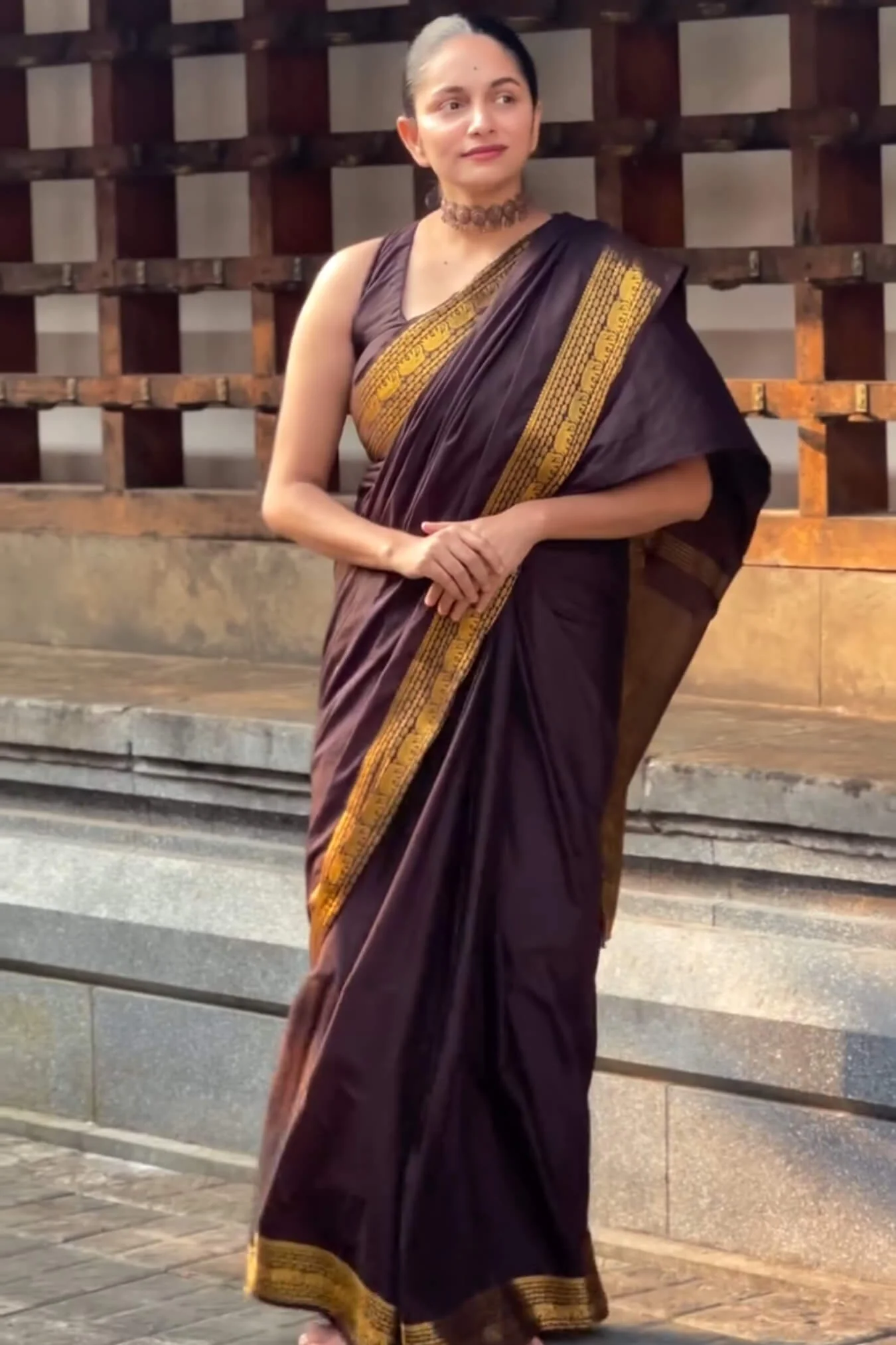 Evocative Brown Pure Zari Weaving Banarasi Silk Saree With Verdant Blouse Piece - Image 6