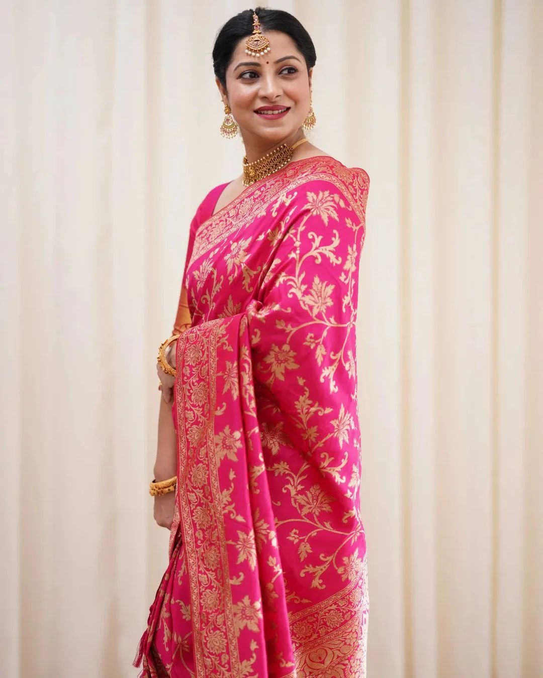 Evocative Dark Pink Soft Banarasi Silk Saree With Admirable Blouse Piece - Image 4