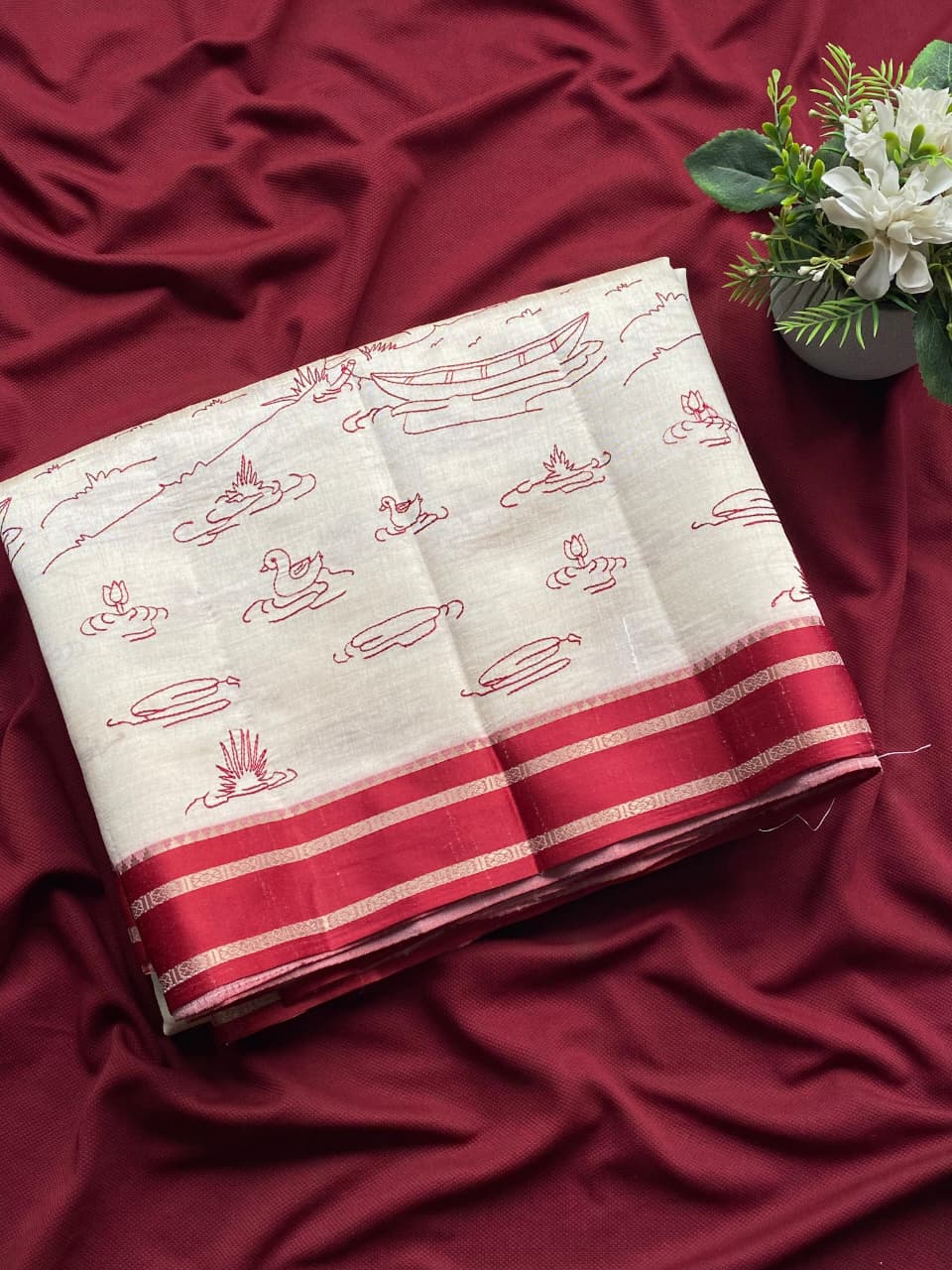 Evocative Off White Printed Cotton Silk Saree With Ethereal Blouse Piece - Image 3