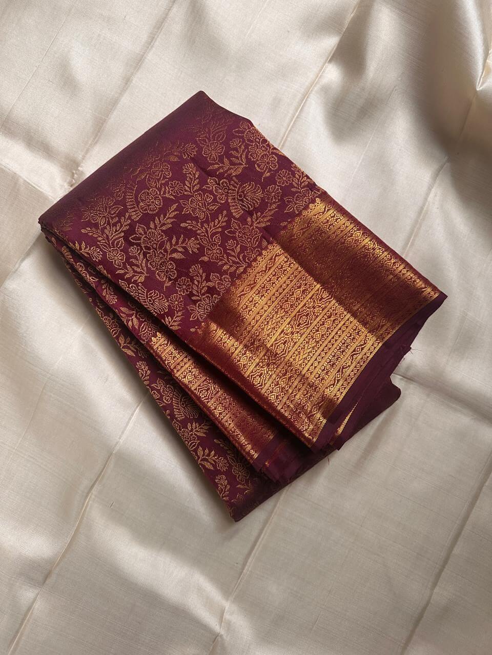 Evocative Purple Soft Banarasi Silk Saree With Captivating Blouse Piece - Image 2